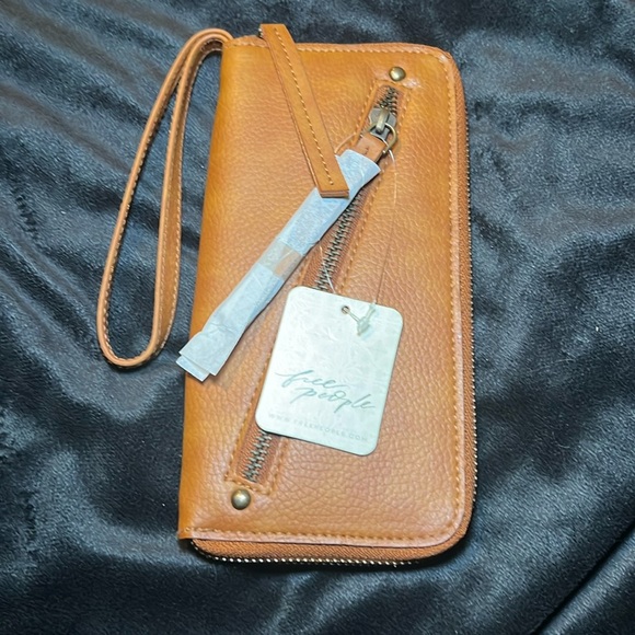 Free People Wallet - Picture 1 of 4